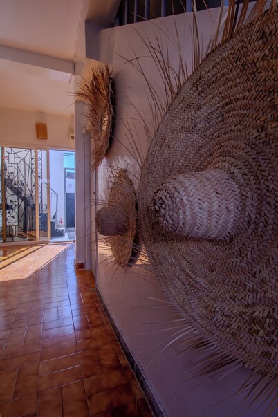 Cozy 6-rooms Beach House with AC, WiFi & 3 Min Walk to the Shore