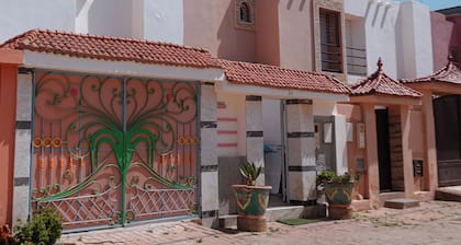 Cozy 6-rooms Beach House with AC, WiFi & 3 Min Walk to the Shore
