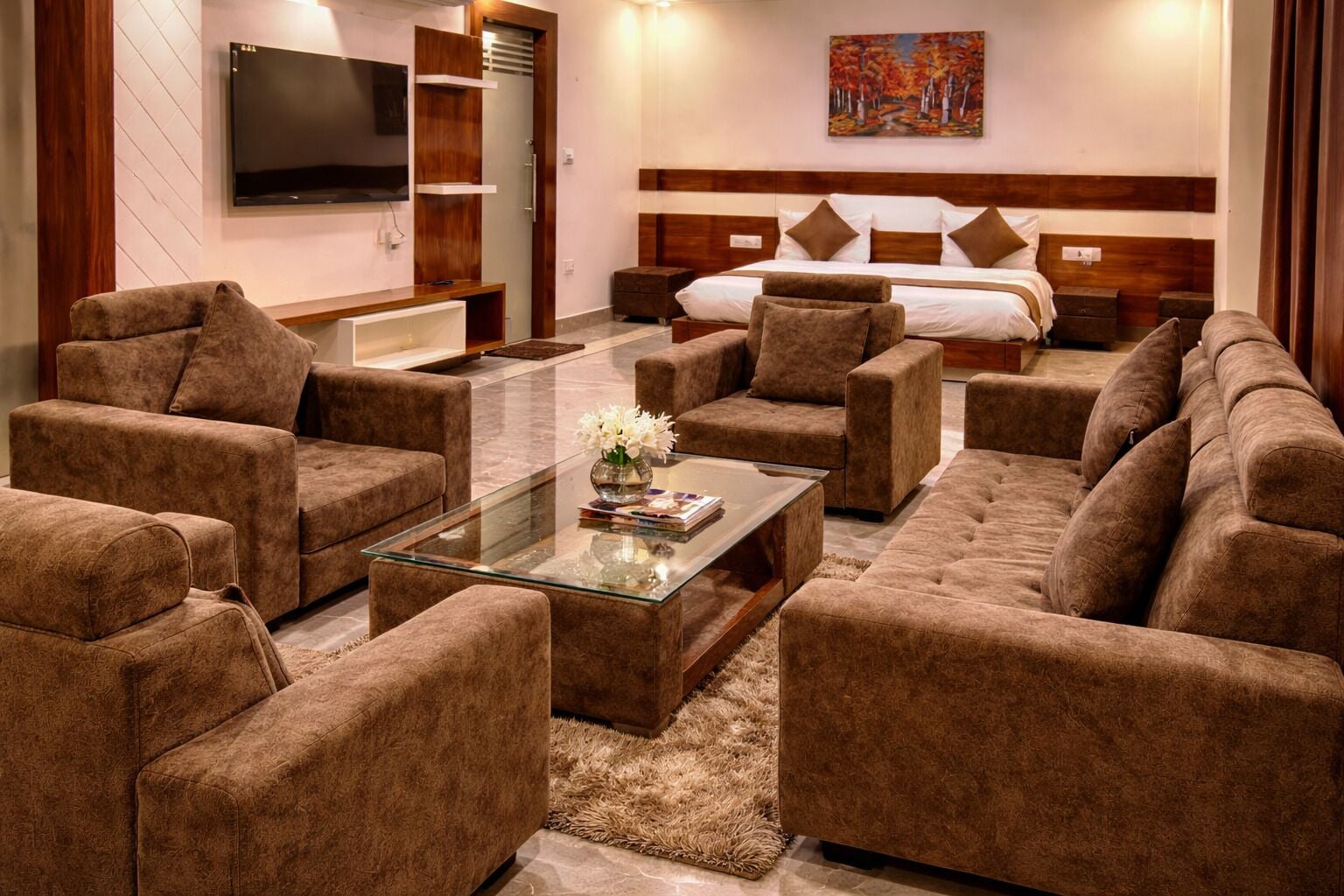 Perhehuone | Työpöytä, ilmainen Wi-Fi