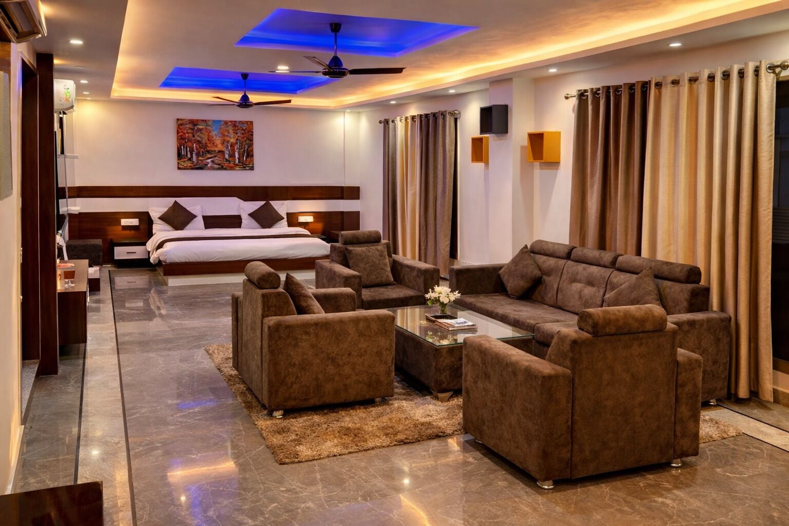 패밀리룸 | 책상, 무료 WiFi