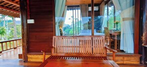 Desk, laptop workspace, blackout curtains, soundproofing - Moc Homestay & Villa (Hue)