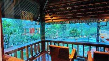 Classic Villa, 4 Bedrooms, Private Pool, Garden View | Living area