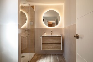 Shower - Feelathome Vil-la Romana (Tossa de Mar)