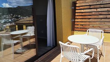 Premium appartement, 1 slaapkamer, terras, uitzicht op zee | Terras