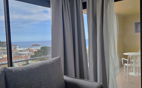 Leilighet, 1 soverom, terrasse, sjøutsikt | Oppholdsområde