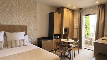 Studio | Brankas, setrika/meja setrika, Wi-Fi gratis, dan seprai linen