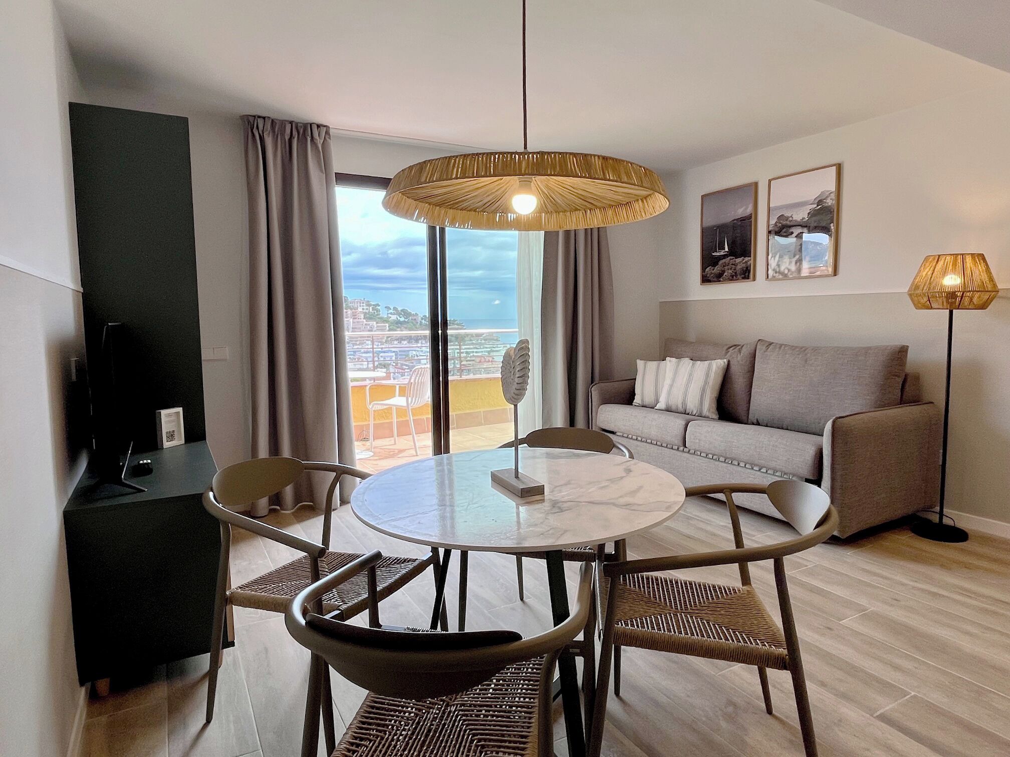 Premium appartement, 1 slaapkamer, terras, uitzicht op zee | Woonruimte