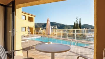 Apartment, 1 Bedroom, Pool View | Terrace/patio