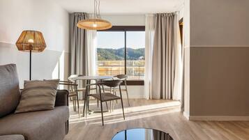 Appartement, 1 chambre, vue sur la piscine | Aire de séjour