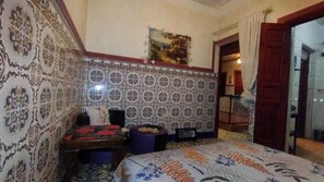 4 bedrooms, desk, iron/ironing board, WiFi