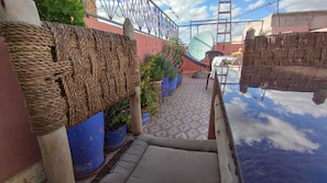 Terrace/patio - Charming 4-bedroom bed & breakfast in pleasant Marrakech with AC, WiFi (Marrakech)