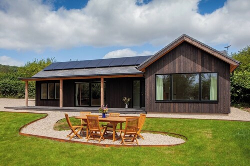 2-bed Eco Friendly Home - Sleeps 4 - Parking