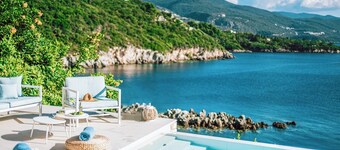 Villa Oikos with Private Pool and Private Sea Access