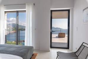 6 dormitorios, tabla de planchar con plancha, cuna de viaje