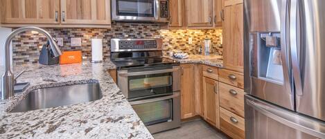 雪櫃、微波爐、焗爐、爐具