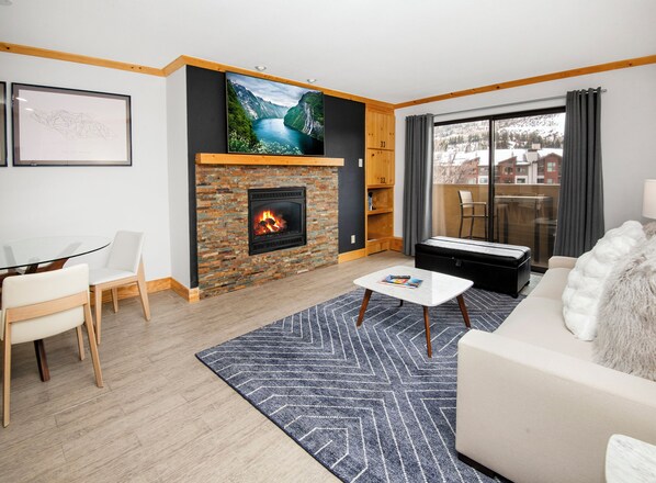 Smart TV, fireplace - New Listing! Avon Stay | Gondola Access | Nottingham Lake & River Trail (Avon)