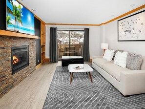 Smart TV, fireplace