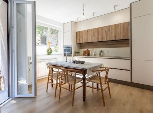 Appartement (Two Bedroom Apartment) | Cuisine privée | Réfrigérateur