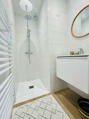 Shower, towels - Maison jala (La Rochelle)