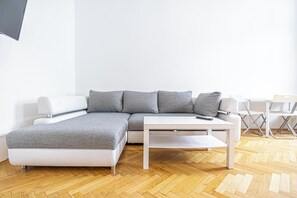 Basic Room | Iron/ironing board, free WiFi - Cozy Room Near U6 Dresdner Subway Line (Vienna)