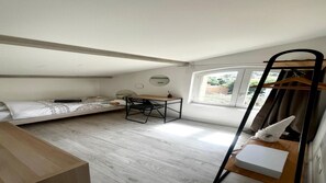 3 bedrooms, desk, travel cot, free WiFi