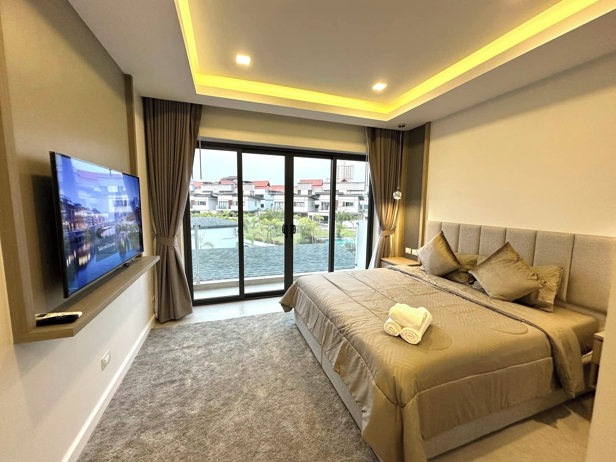 3 室のベッドルーム、アイロン / アイロン台、WiFi、ベッドシーツ