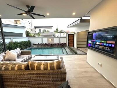 Luxury 3-bedroom pool villa with AC, fitness room in awesome Pattaya