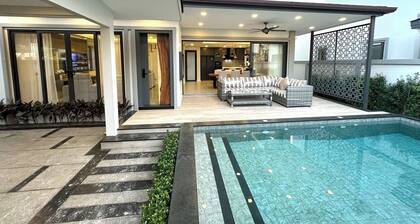 Luxury 3-bedroom pool villa with AC, fitness room in awesome Pattaya