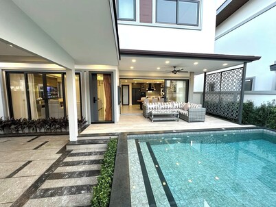Luxury 3-bedroom pool villa with AC, fitness room in awesome Pattaya