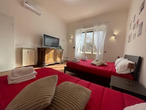 3 chambres, fer et planche à repasser, Wi-Fi gratuit, draps fournis