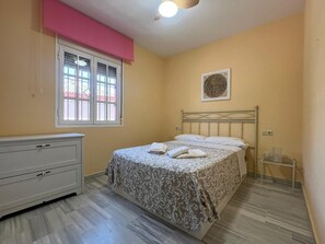 2 soverom, strykejern/-brett, wi-fi og sengetøy