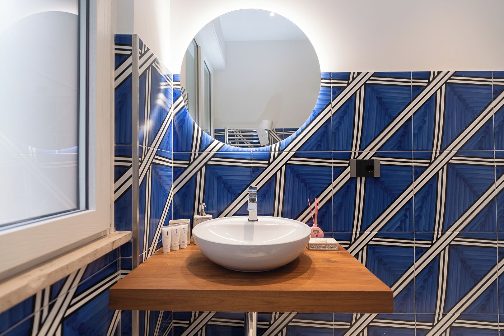 Free toiletries, hair dryer, bathrobes, towels