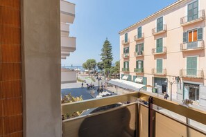 Deluxe Triple Room, Balcony, Sea View | In-room safe, desk, free WiFi - Maiori Suites (Maiori)