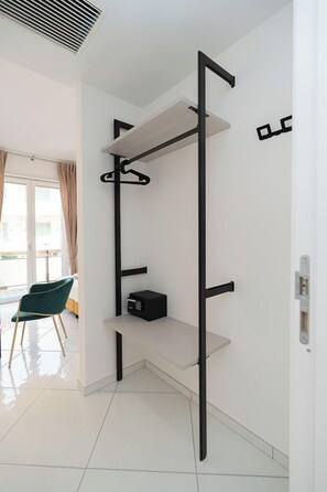 Habitación Deluxe, balcón, vistas al mar | Caja fuerte, escritorio, wifi gratis