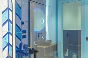 Suite estudio de lujo, balcón, vistas al mar | Caja fuerte, escritorio, wifi gratis