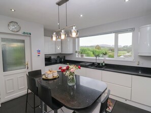 Cottage | Private kitchen | Cookware/dishes/utensils - Eildon Lodge (Seascale)