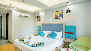 طراز فريد لكل وحدة وتجهيزات عازلة للصوت ومكواة/لوح كي وواي فاي مجانًا