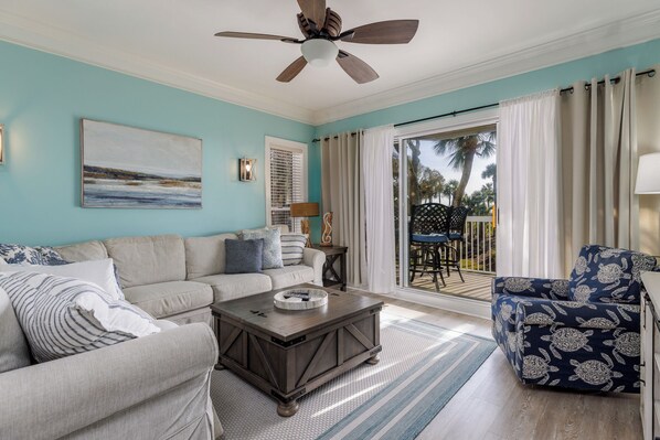 Smart TV - 112 Barrington Court. Beachfront Condo, Sleeps 8, Free Bikes (Hilton Head Island)