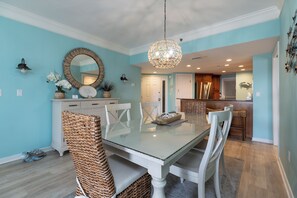 Dining - 112 Barrington Court. Beachfront Condo, Sleeps 8, Free Bikes (Hilton Head Island)