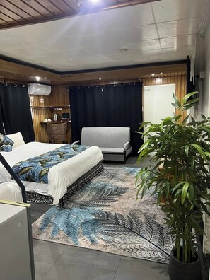 1 chambre, fer et planche à repasser, Wi-Fi, draps fournis