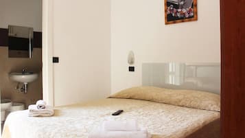 Camera Basic con letto matrimoniale o 2 letti singoli, balcone | Una cassaforte in camera, Wi-Fi gratuito