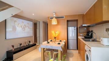 Apartment, Multiple Beds | Dining room