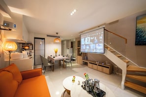 Apartment | Living area | 55-inch TV with cable channels