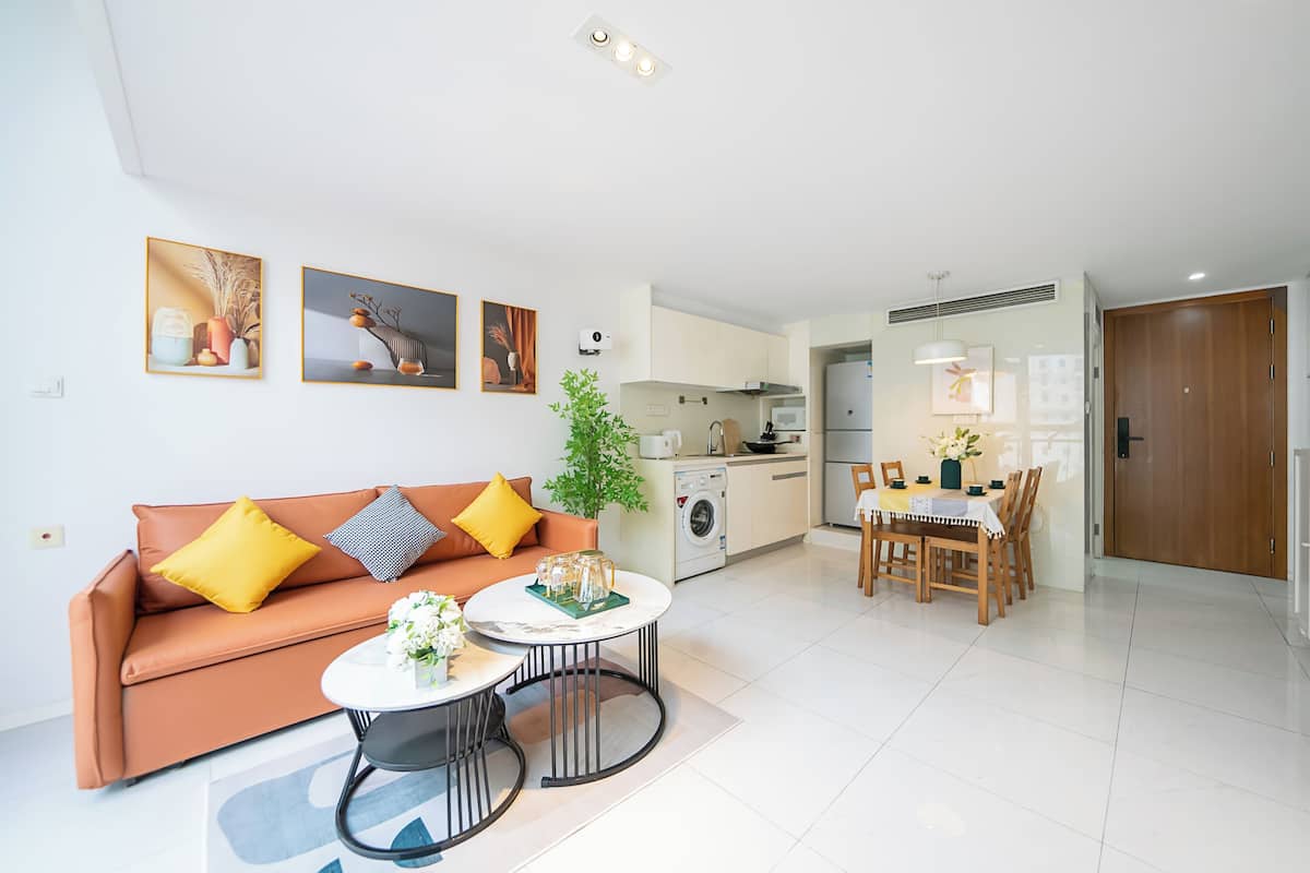 Apartment, 2 Bedrooms | Living area