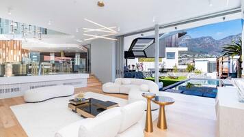 Villa | 5 bedrooms, Internet