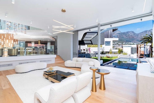 Grand Camps Bay 5bed w Views Pool Gym Villa Serena