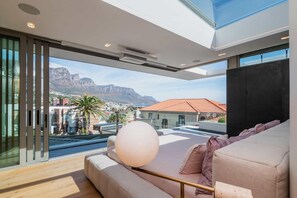 Villa | 5 bedrooms, desk, Internet
