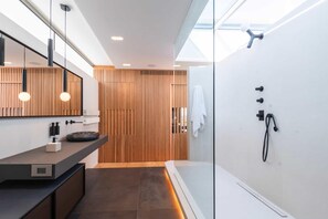 Ferienhaus | 5 Schlafzimmer, Schreibtisch, Internetzugang