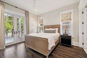 6 bedrooms, desk, iron/ironing board, travel cot