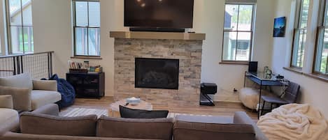TV, fireplace